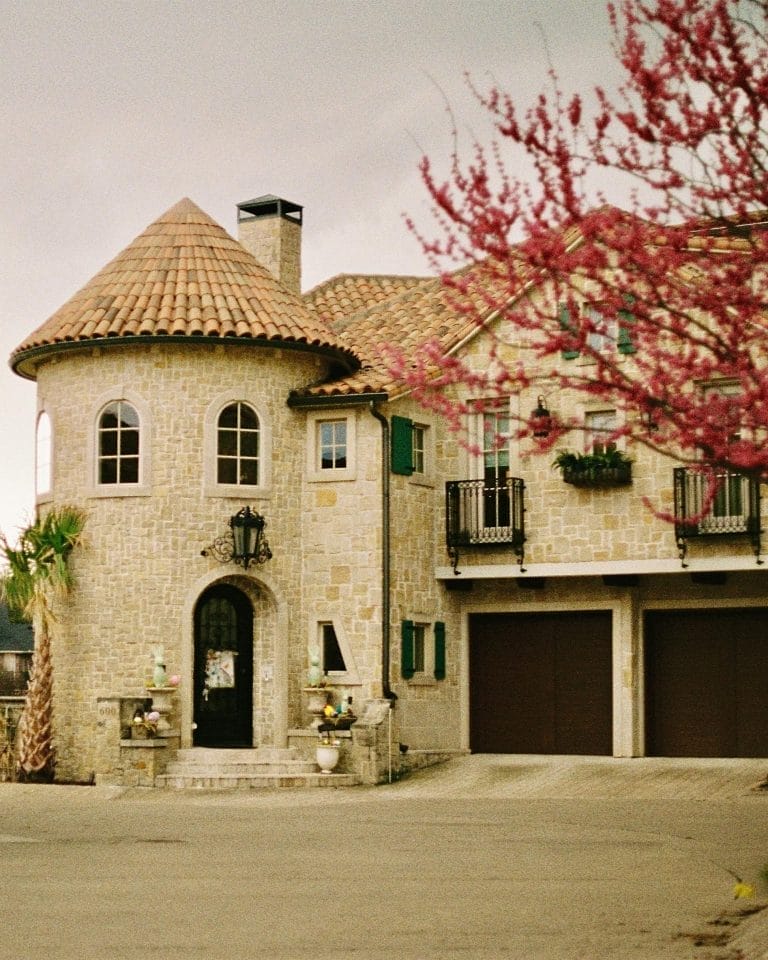 A texan ranch home with a conical spire