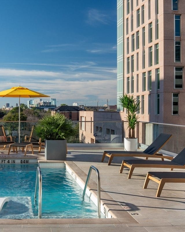 18+ Family Friendly Hotels in Houston