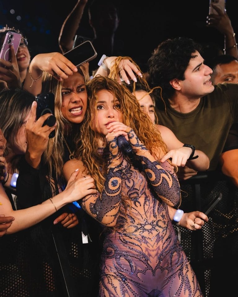Shakira Live in Houston: Best Hotels Near Toyota Center