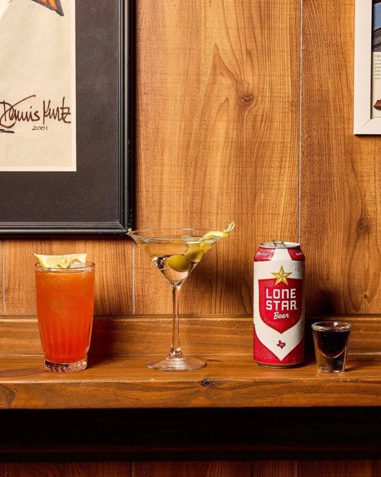 15+ Houston Bars with Fireplaces in the Winter Night