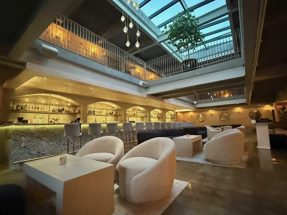 Eberhard Social House