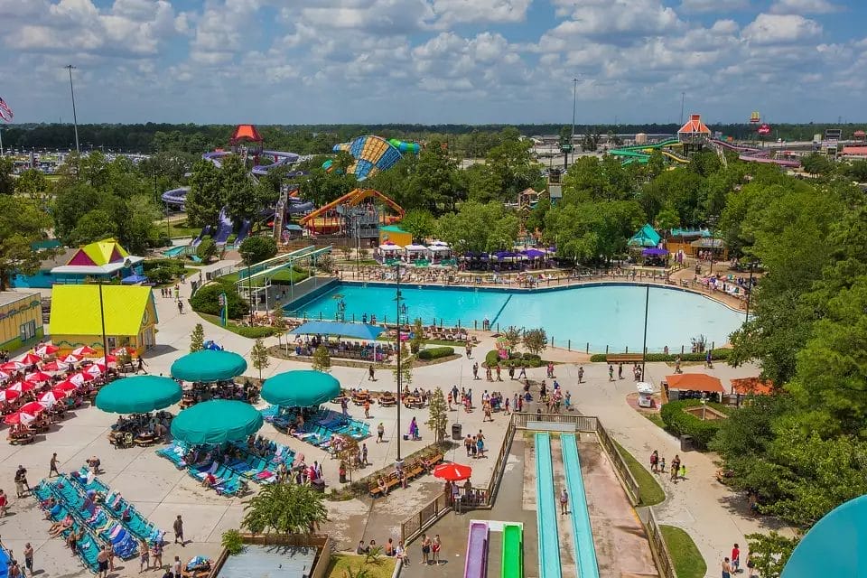 Hurricane Harbor Splashtown